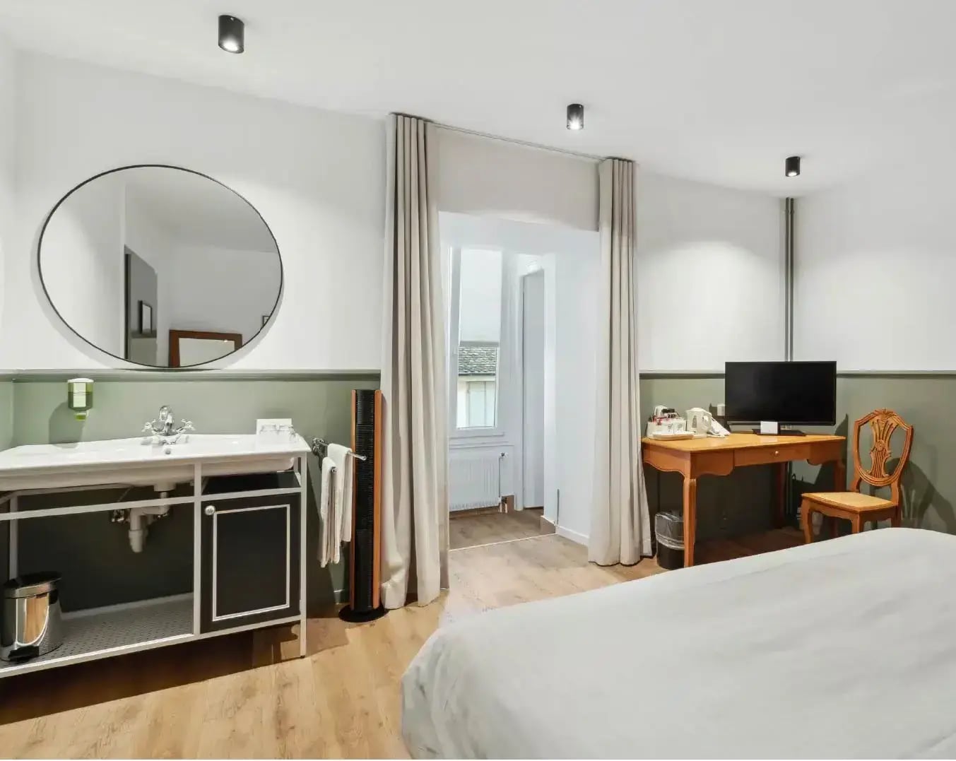 La Couronne Website body Image 1 1076 x 1352-50