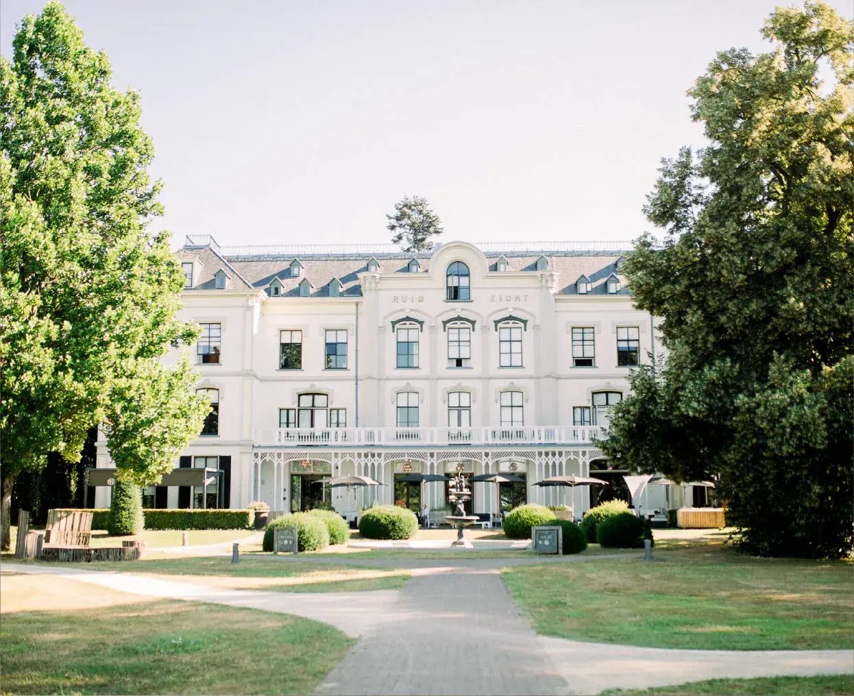 Mews helps himgroep Hero - 1245x1014-50