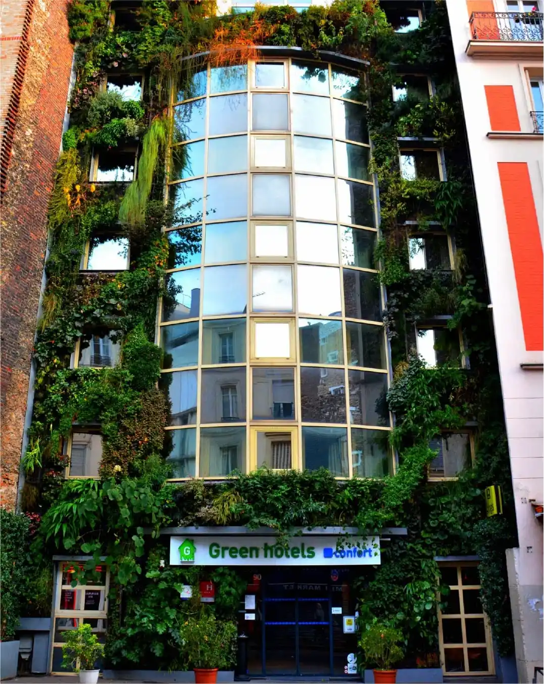 Portrait body image - 1076x1352-50-Jul-21-2022-02-08-34-77-PM