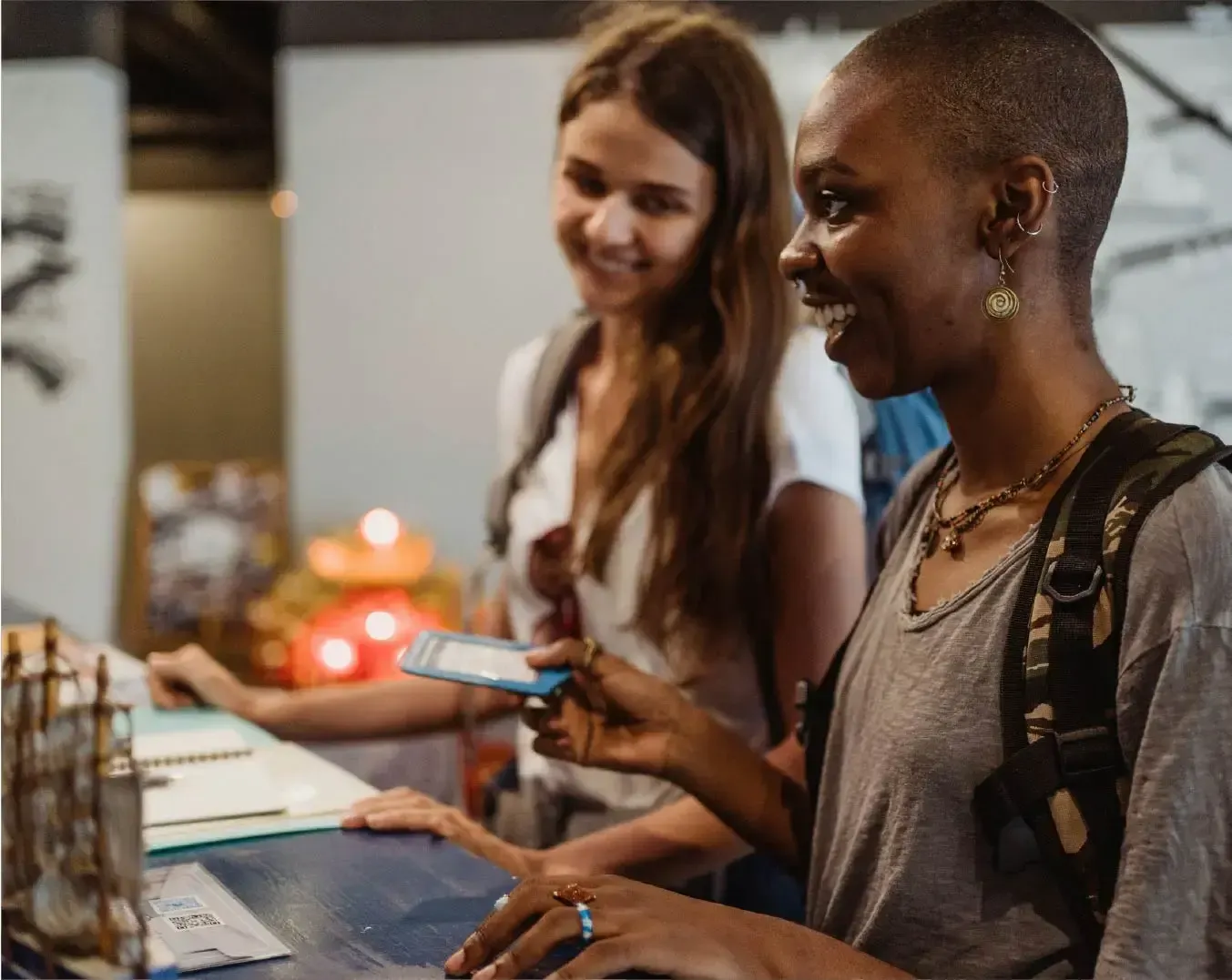 proceso-de-registro-de-llegada-en-un-hotel