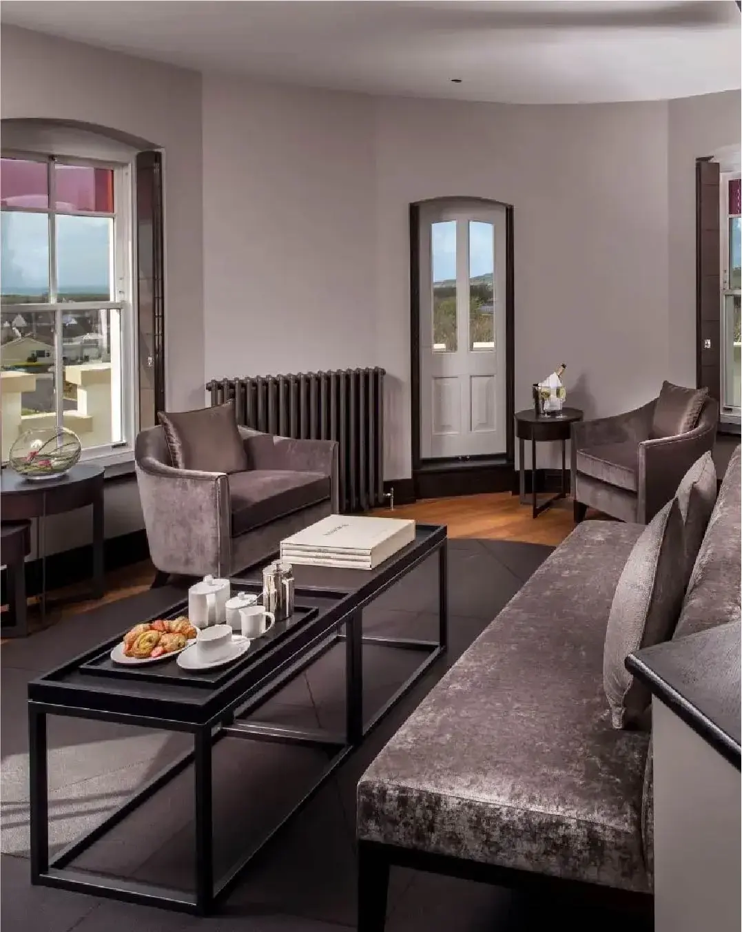 Portrait body image - 1076x1352 copy-50-Jul-04-2022-04-54-00-96-PM