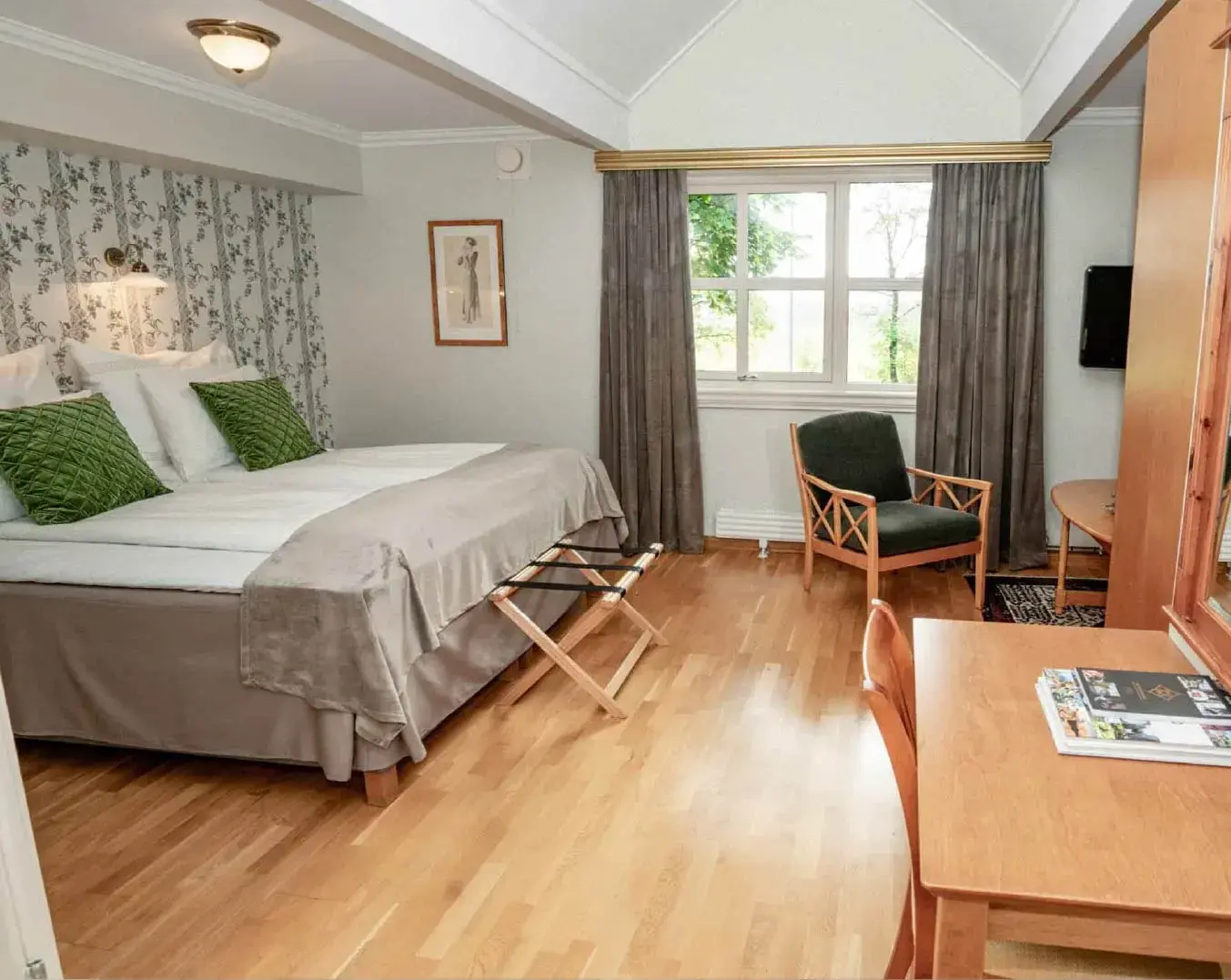 Kronen Hotels Website body image 3 1352 x1076-50