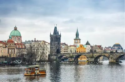 Tendencias de la digitalización del sector hotelero en 2023 thumbnail